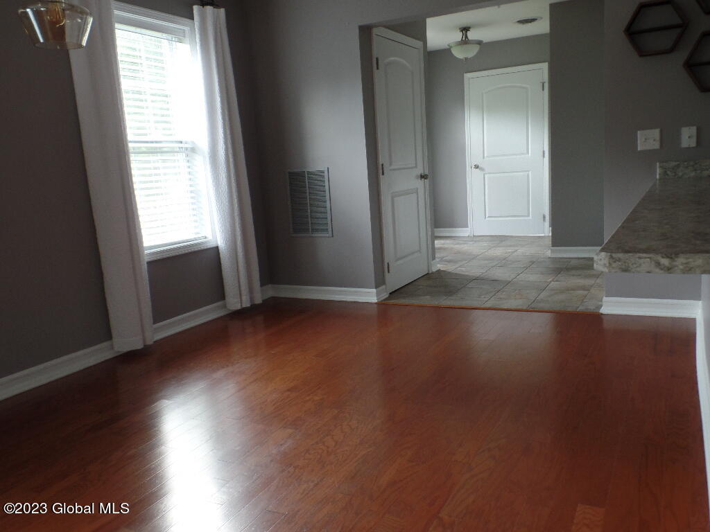 164 Paddock Circle Rotterdam, NY 12306 - Photo 9 of 53 SAM_4426
