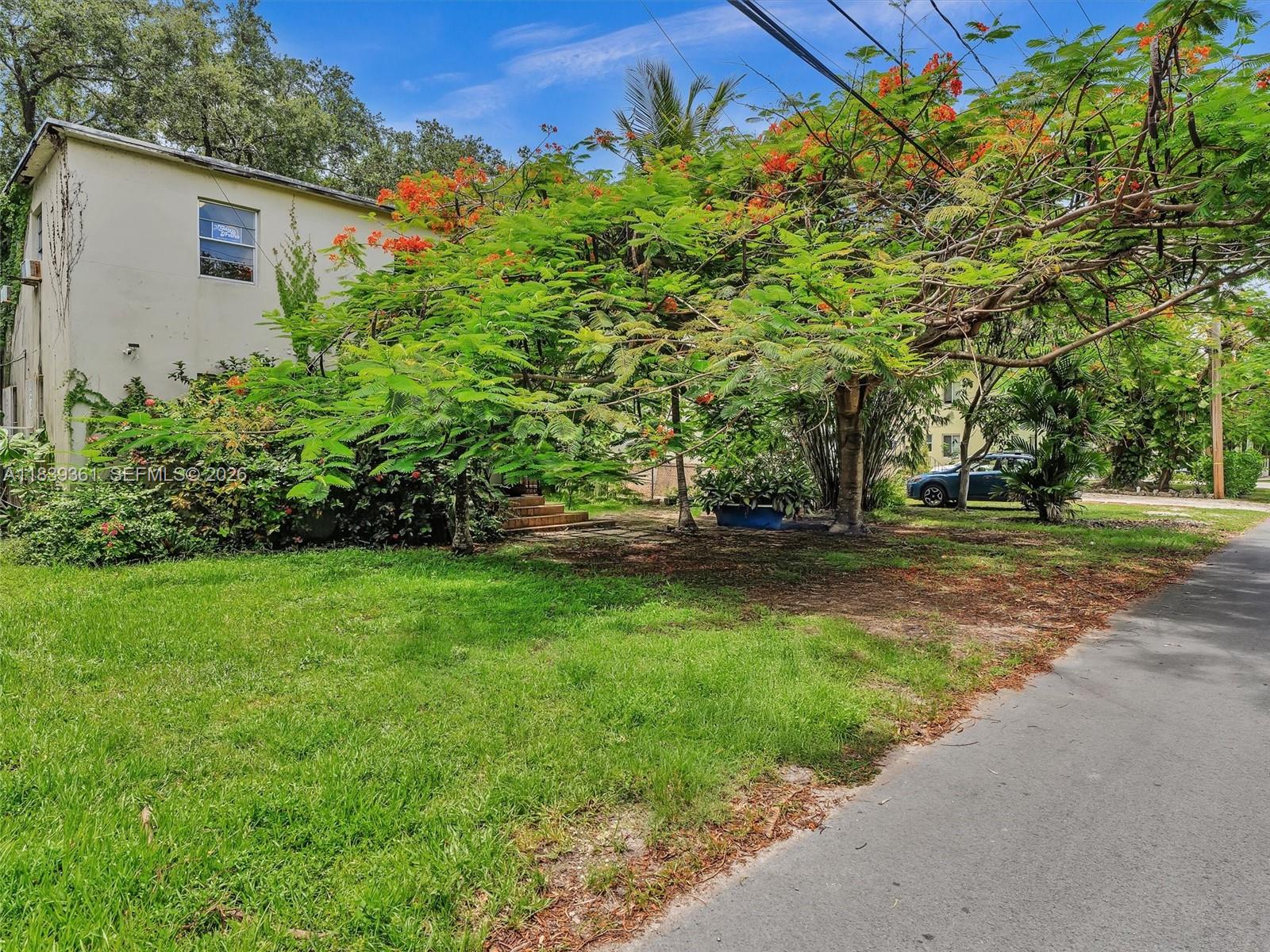 3210 Elizabeth Street Miami, FL 33133 - Photo 27 of 69 a view of backyard with green space