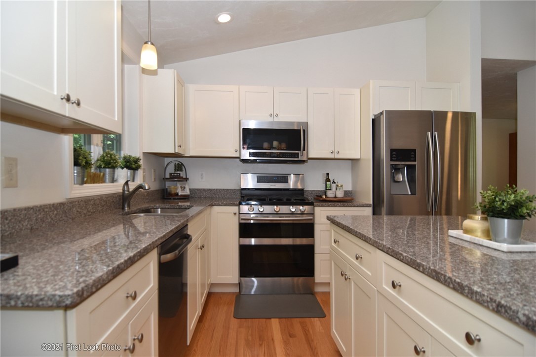 162 William Henry Road Scituate, RI 02857 - Photo 11 of 37
