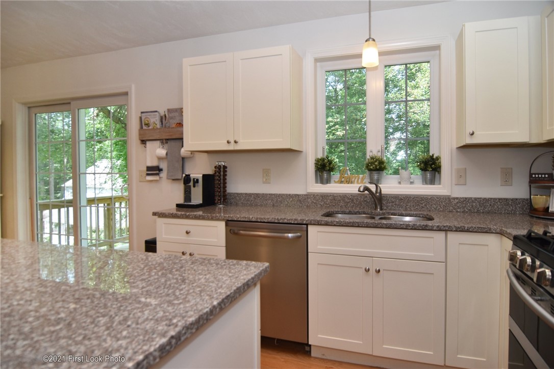 162 William Henry Road Scituate, RI 02857 - Photo 14 of 37