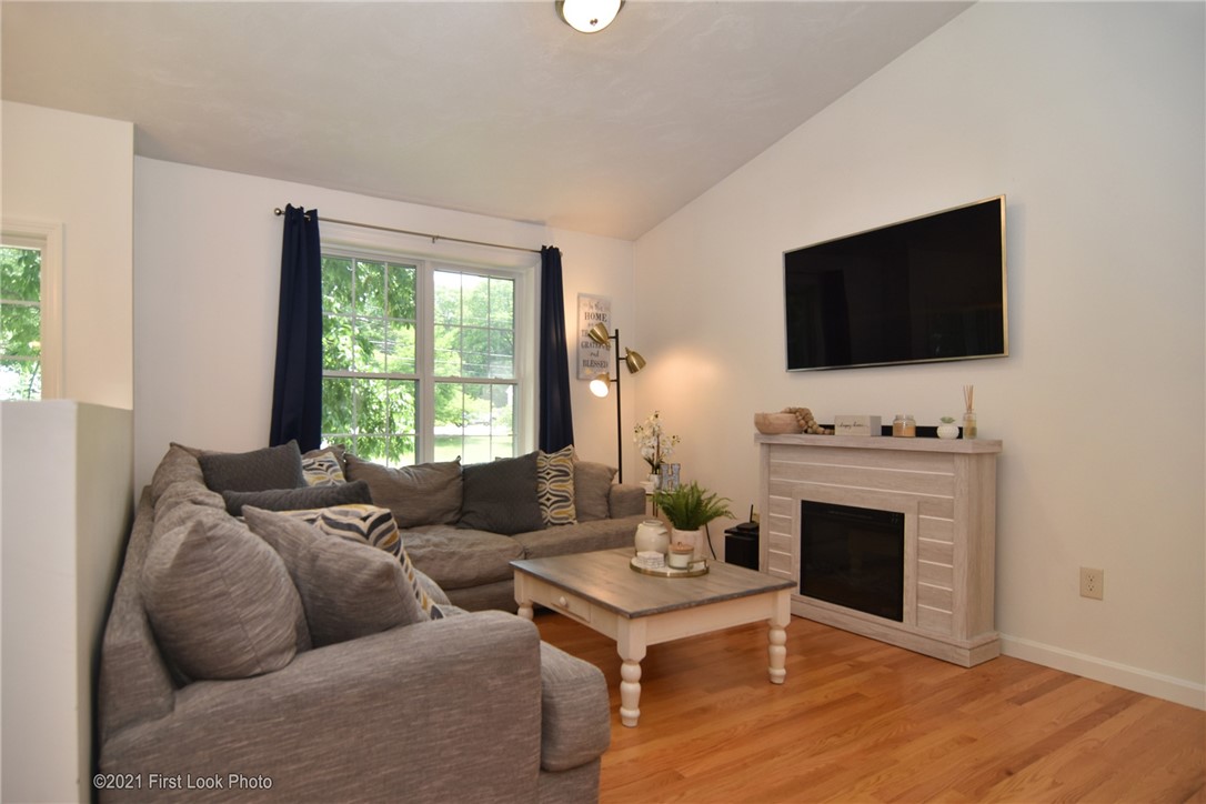 162 William Henry Road Scituate, RI 02857 - Photo 4 of 37