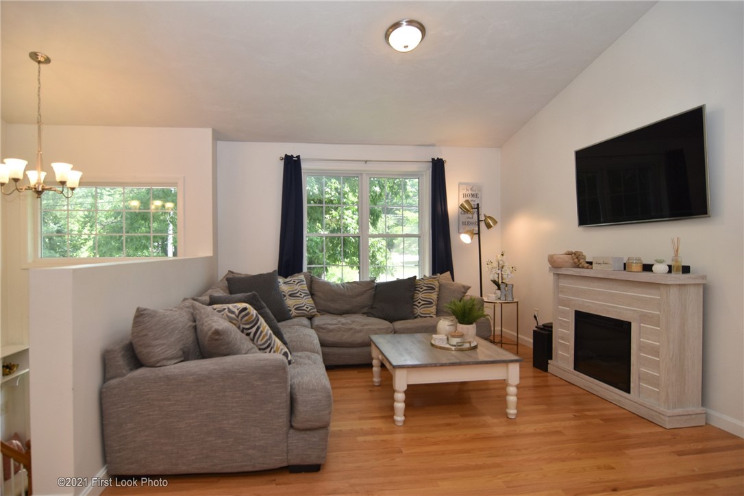 162 William Henry Road Scituate, RI 02857 - Photo 5 of 37