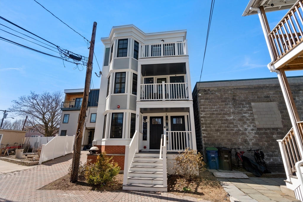 7 Dane Street, Unit D Somerville, MA 02143 - Photo 17 of 17