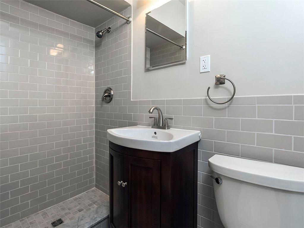 5601 Marlborough Road Pittsburgh, PA 15217 - Photo 18 of 25 DEDICATED BATH IN THE 2ND SUITE