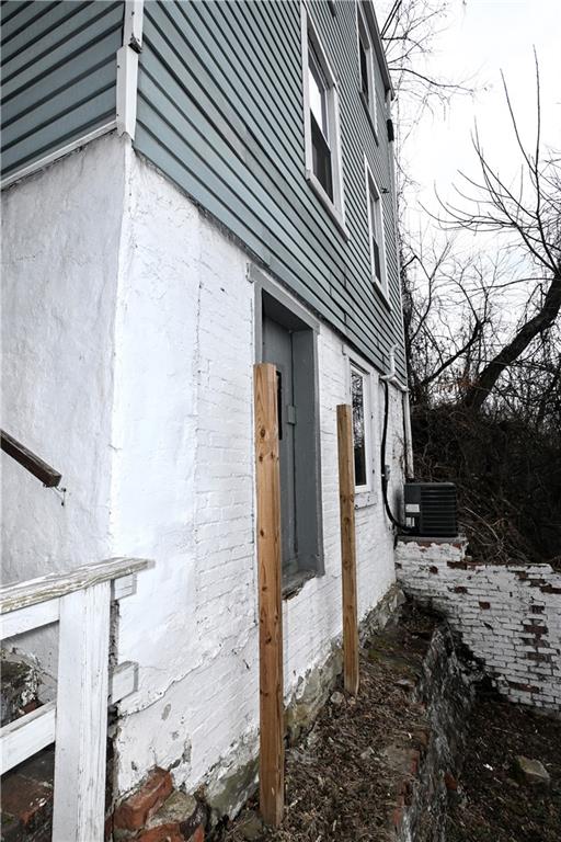 417 Lawn Street Pittsburgh, PA 15213 - Photo 4 of 26 a backyard of a house