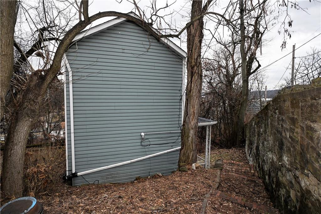 417 Lawn Street Pittsburgh, PA 15213 - Photo 6 of 26