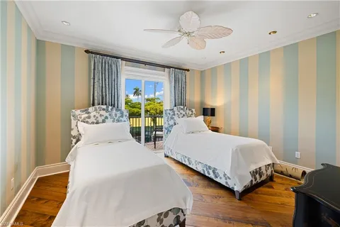 $3,700,000 | 1400 Gulf Shore Boulevard North, Unit 201, Naples, FL 34102