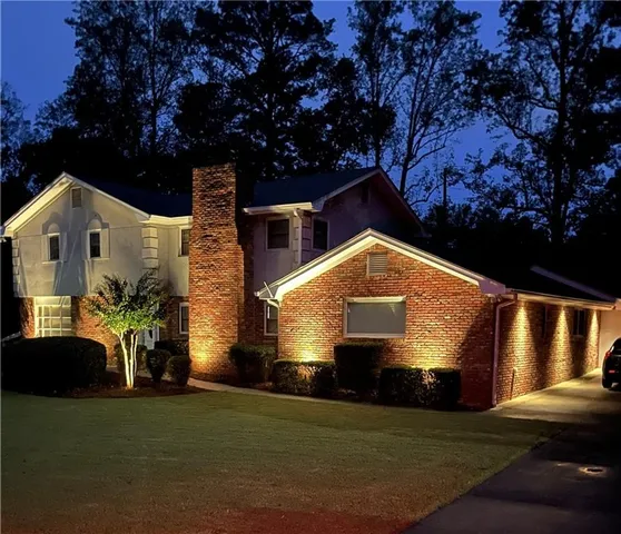 a front view of house with yard