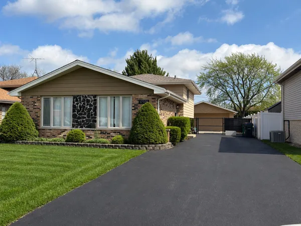 $414,900 | 17335 Overhill Avenue, Tinley Park, IL 60477