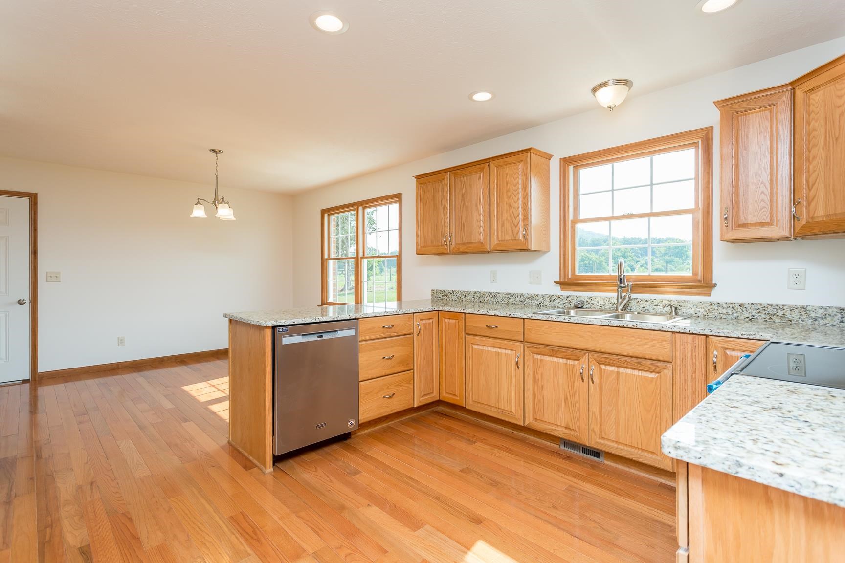 297 Battlefield Road Waynesboro, VA 22980 - Photo 4 of 61