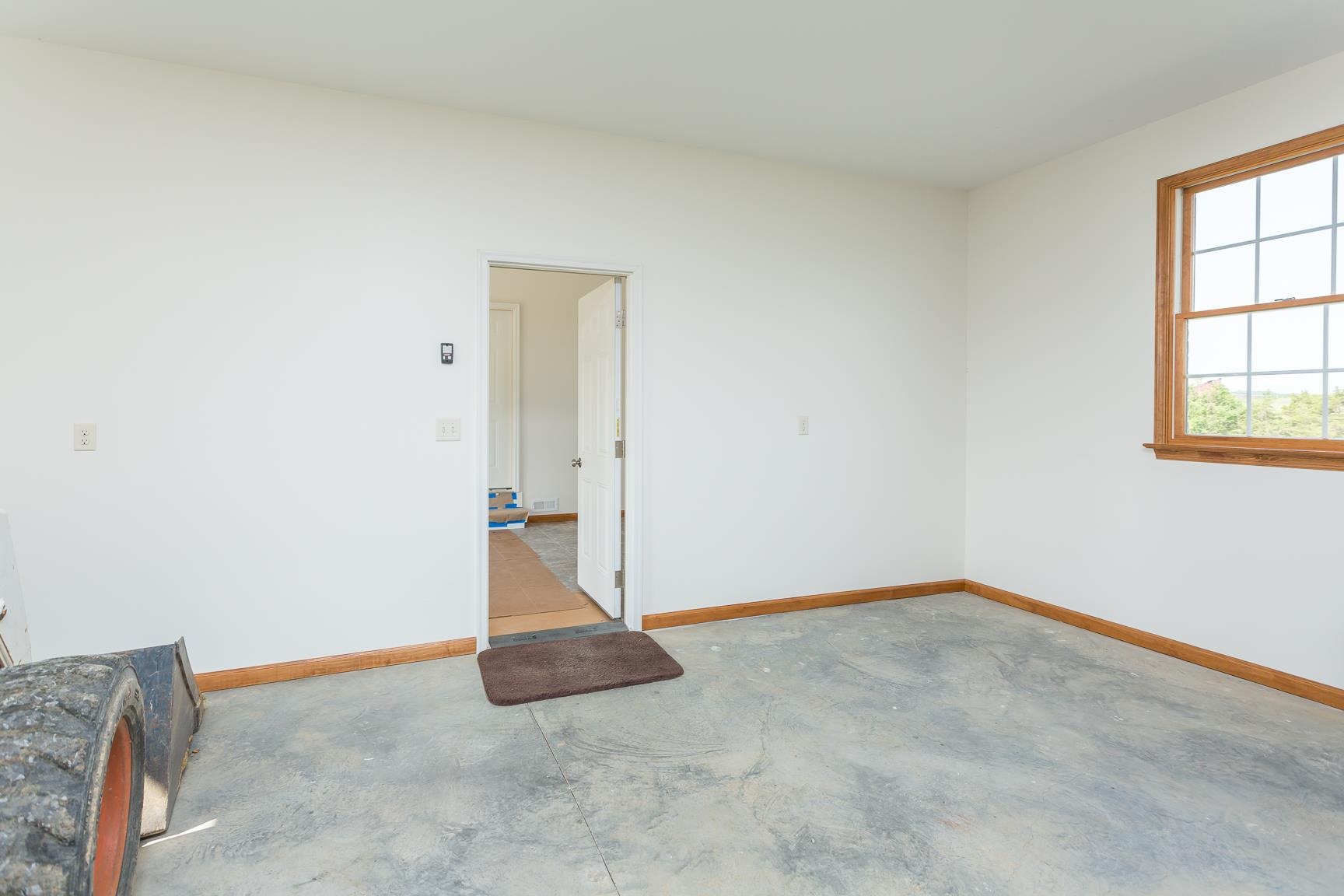 297 Battlefield Road Waynesboro, VA 22980 - Photo 42 of 61 an empty room with windows