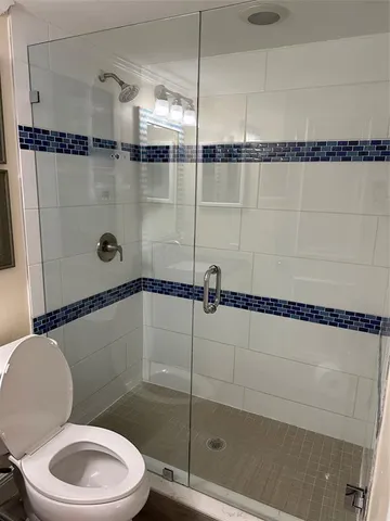 a bathroom with a toilet and a shower