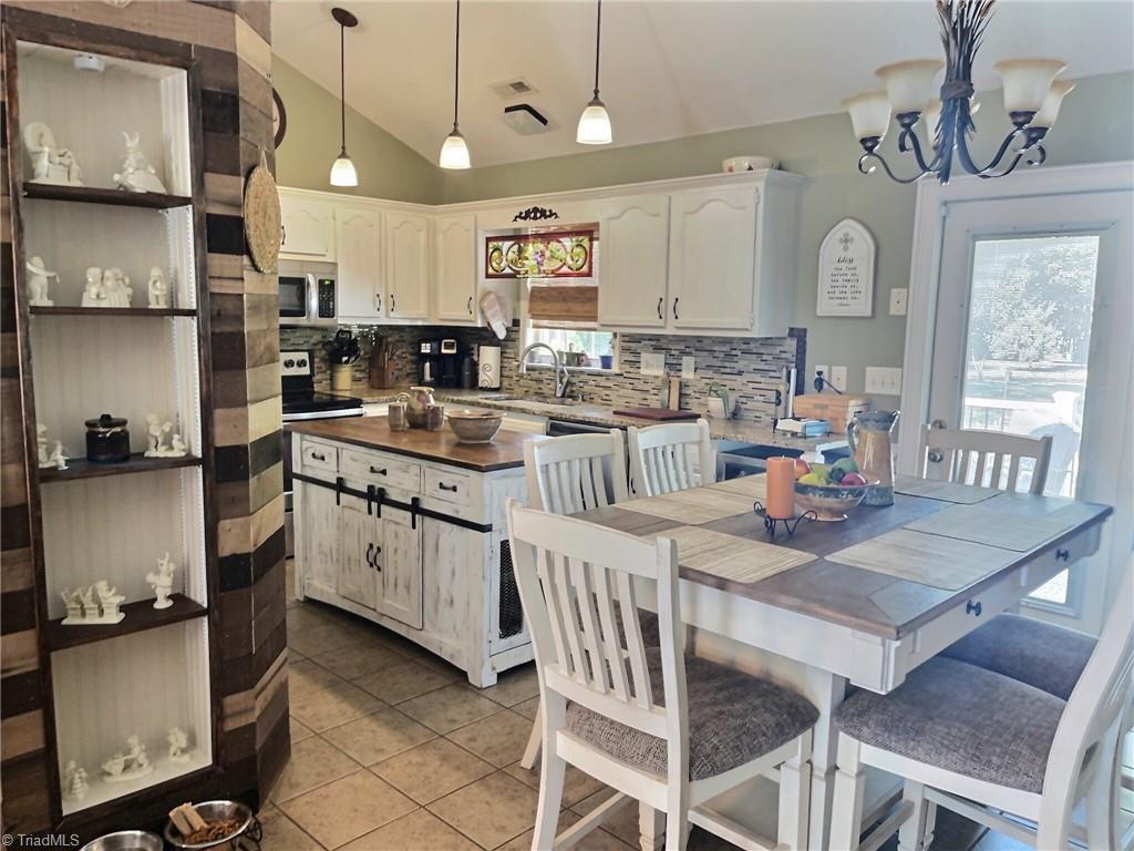 167 Madelyn Drive Lexington, NC 27295 - Photo 14 of 30 Kitchen with Matching Island that conveys!!! Dining room table can be purchased as well! :)