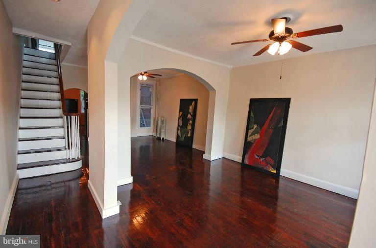 2325 Annapolis Road Baltimore, MD 21230 - Photo 28 of 29 Living Room