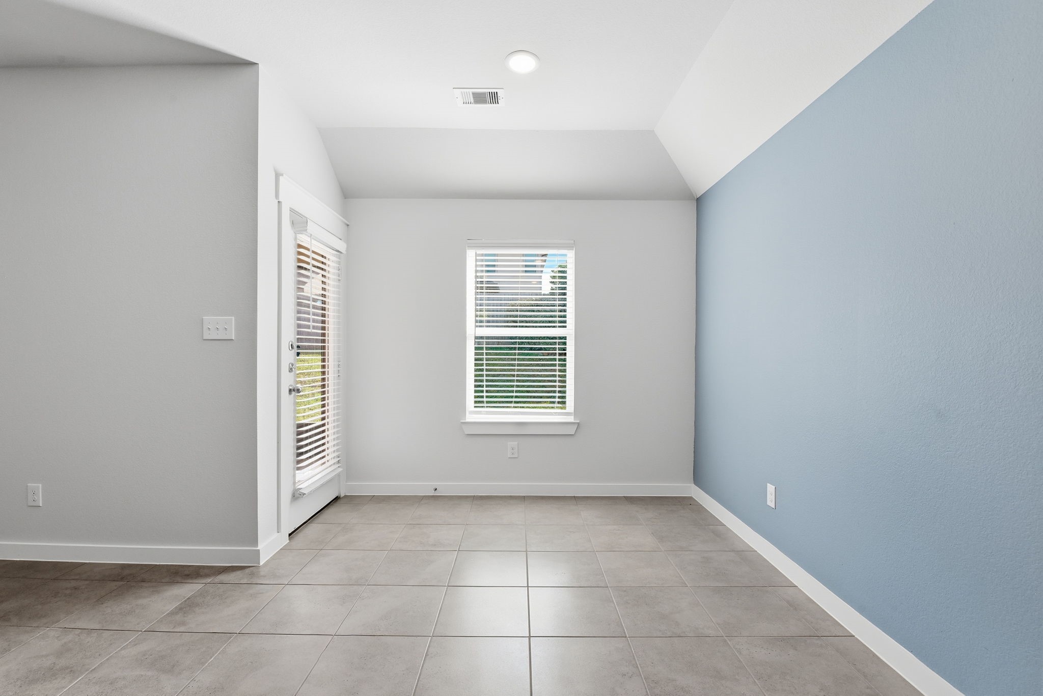 12411 Southern Trail Court Magnolia, TX 77354 - Photo 29 of 38 a view of an empty room with a window