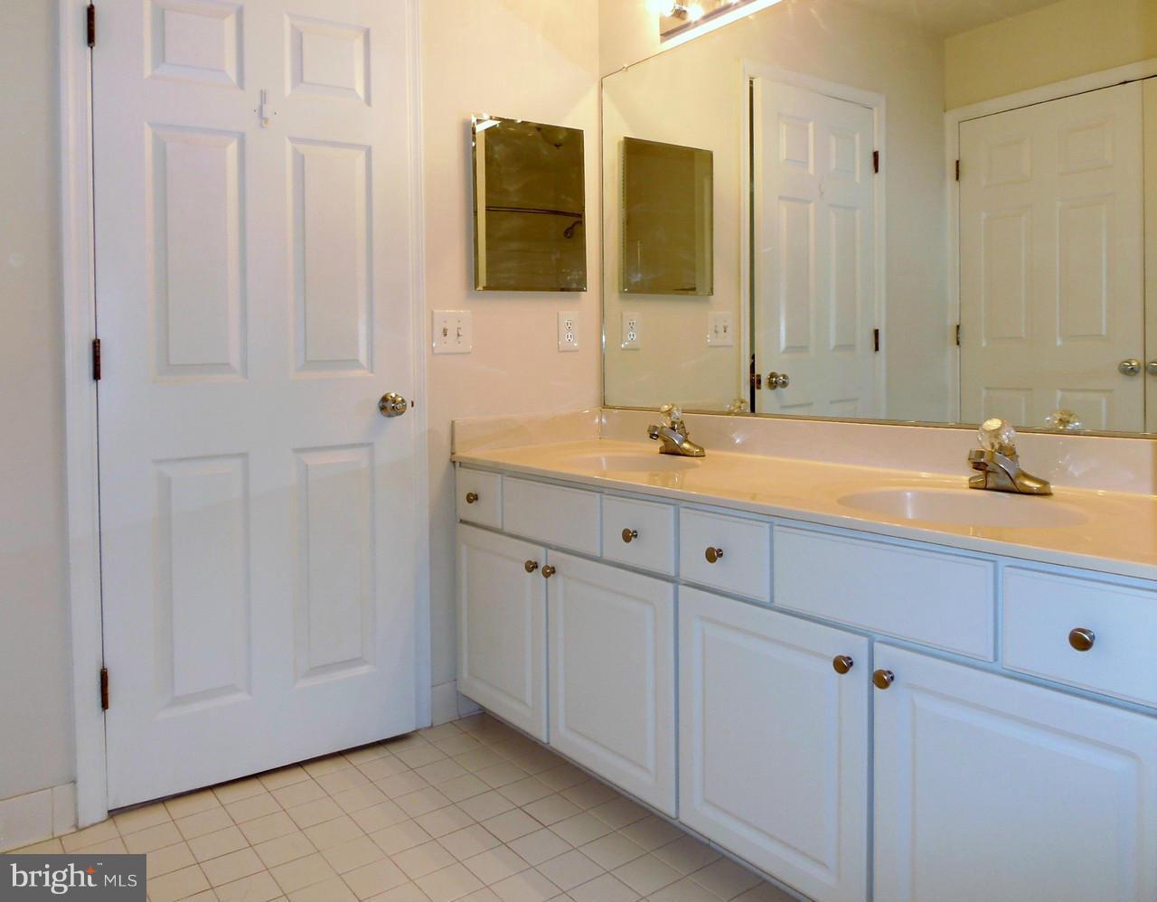 1909 Grey Castle Way Silver Spring, MD 20903 - Photo 14 of 27 Bath
