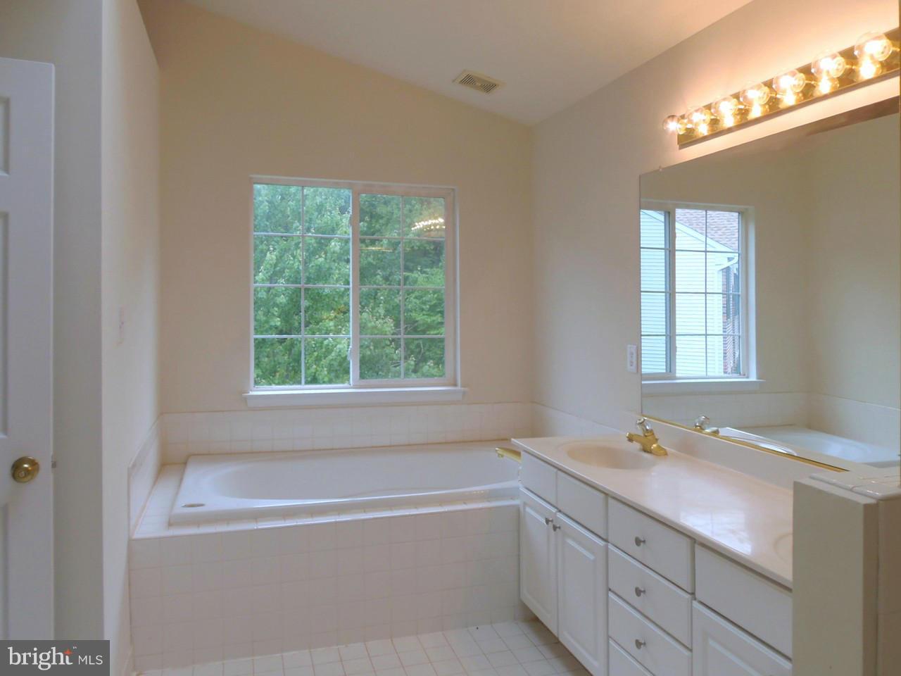 1909 Grey Castle Way Silver Spring, MD 20903 - Photo 19 of 27 Bath (Master)
