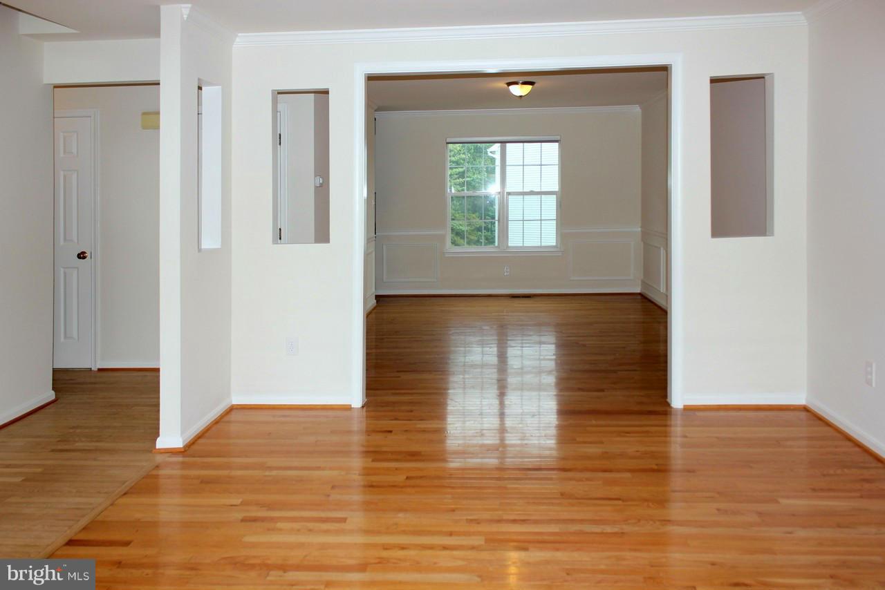 1909 Grey Castle Way Silver Spring, MD 20903 - Photo 4 of 27 Living Room