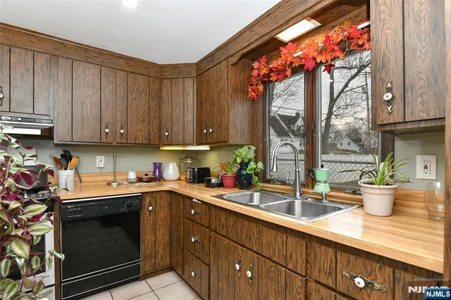 $549,900 | 32 Grove Street, Wanaque, NJ 07465