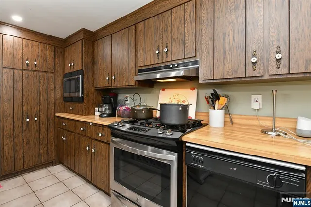 $549,900 | 32 Grove Street, Wanaque, NJ 07465