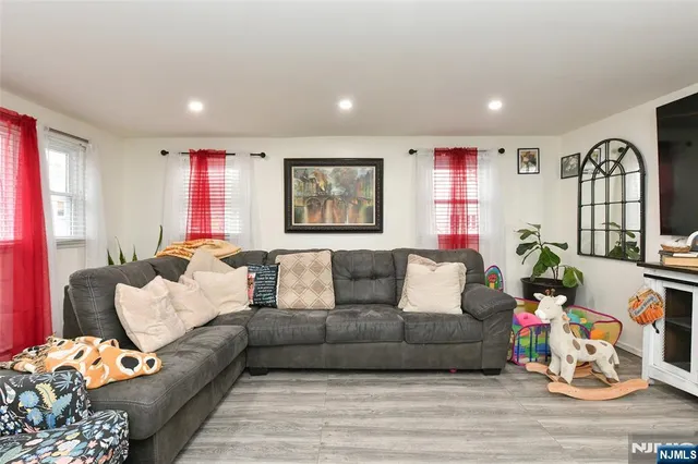 $549,900 | 32 Grove Street, Wanaque, NJ 07465