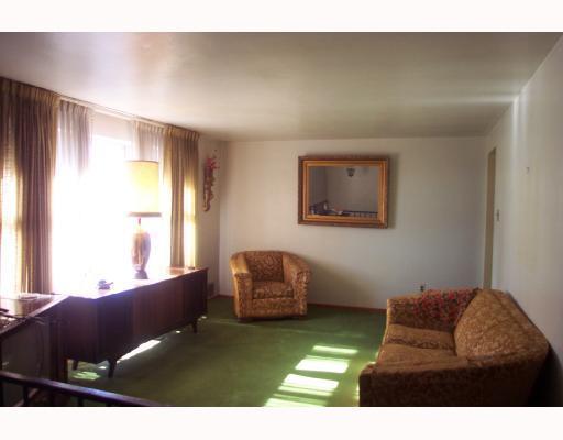 1180 Pinewood Road Irwin, PA 15642 - Photo 2 of 8 Living Room.