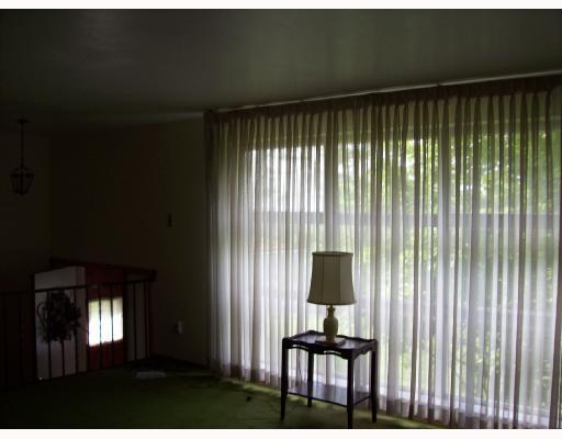 1180 Pinewood Road Irwin, PA 15642 - Photo 3 of 8 Living Room.