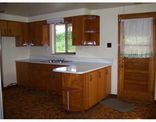 1180 Pinewood Road Irwin, PA 15642 - Photo 4 of 8 Kitchen.