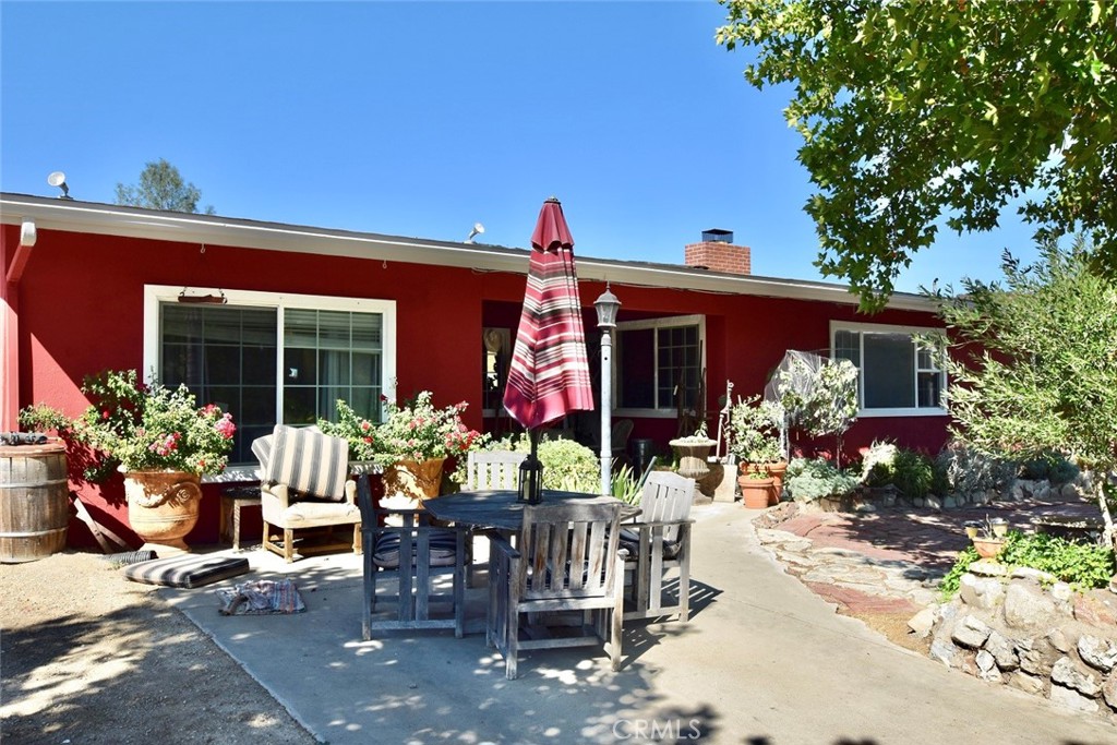 76980 San Antonio Road Bradley, CA 93426 - Photo 21 of 54 a view of a chairs and table in a patio