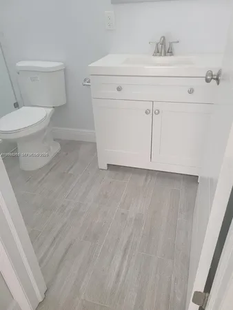 $2,600 | 2008 Northeast 4th Avenue, Unit R, Wilton Manors, FL 33305