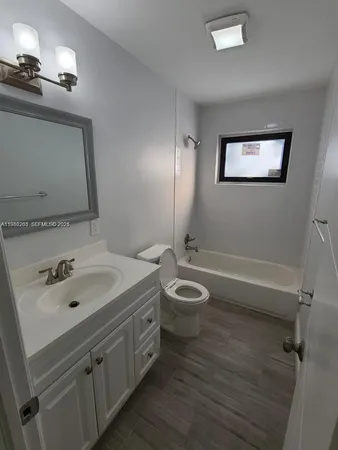 $2,600 | 2008 Northeast 4th Avenue, Unit R, Wilton Manors, FL 33305