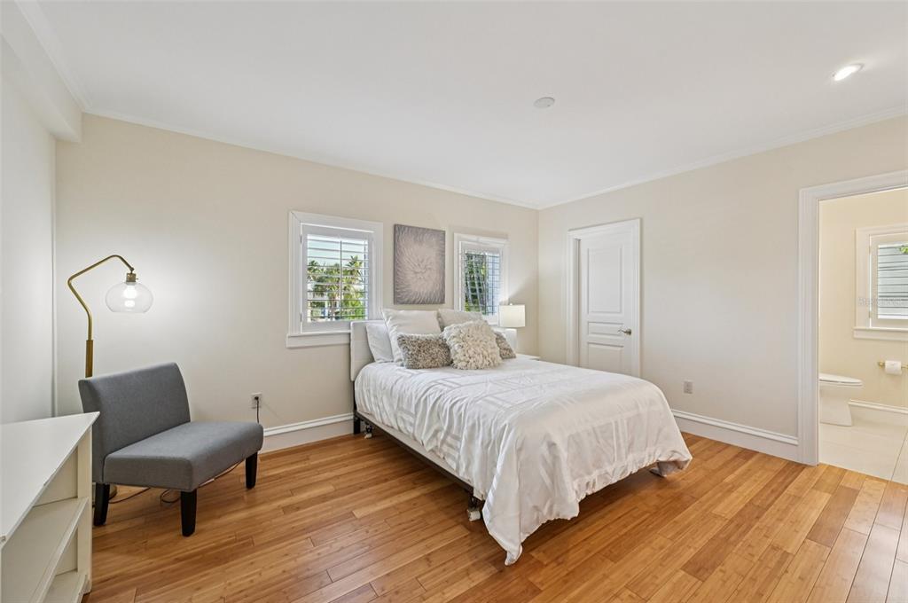 1121 Morningside Place Sarasota, FL 34236 - Photo 17 of 76