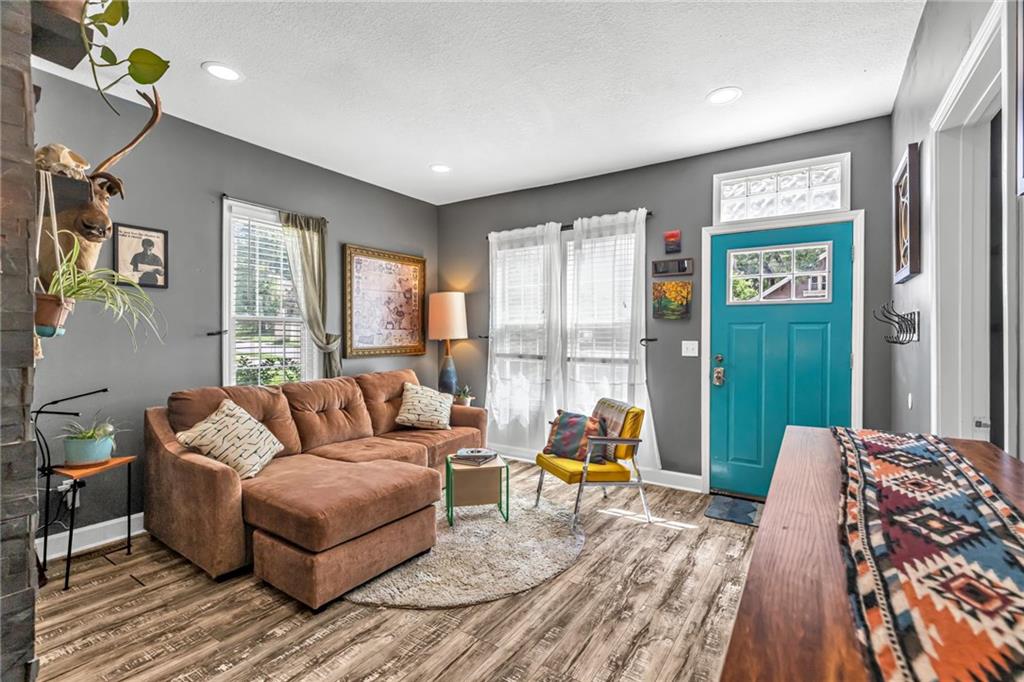 4118 Roanoke Road Kansas City, MO 64111 - Photo 3 of 15