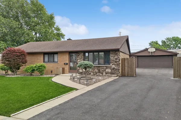 $345,000 | 6923 Elder Court, Bridgeview, IL 60455