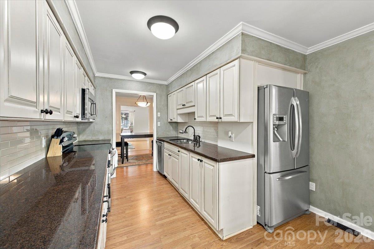 5805 Sharon Road, Unit E Charlotte, NC 28210 - Photo 3 of 27 Gallery Image 3