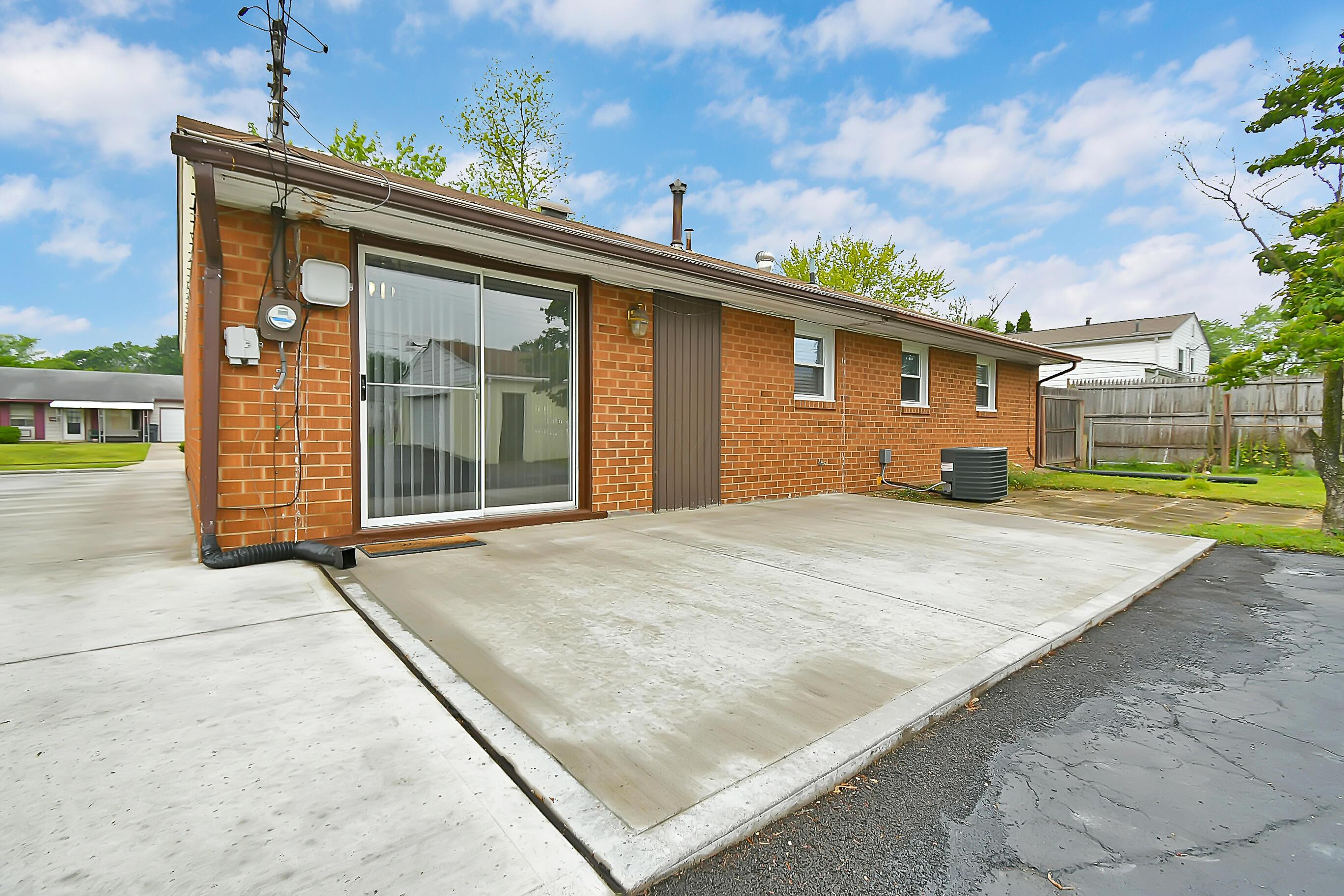 450 Redmond Road Columbus, OH 43228 - Photo 16 of 20 Gallery Image 16