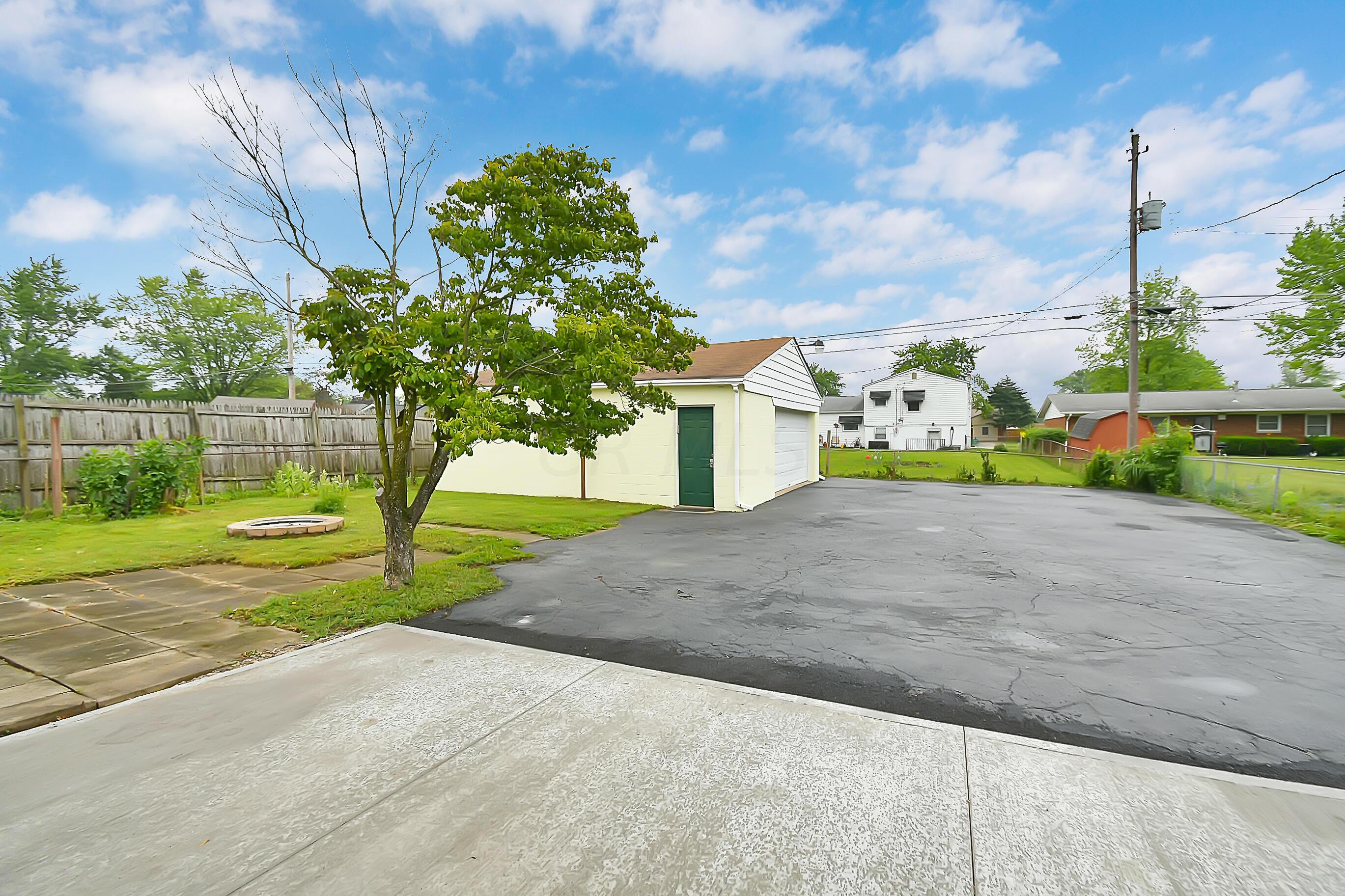 450 Redmond Road Columbus, OH 43228 - Photo 17 of 20 Gallery Image 17