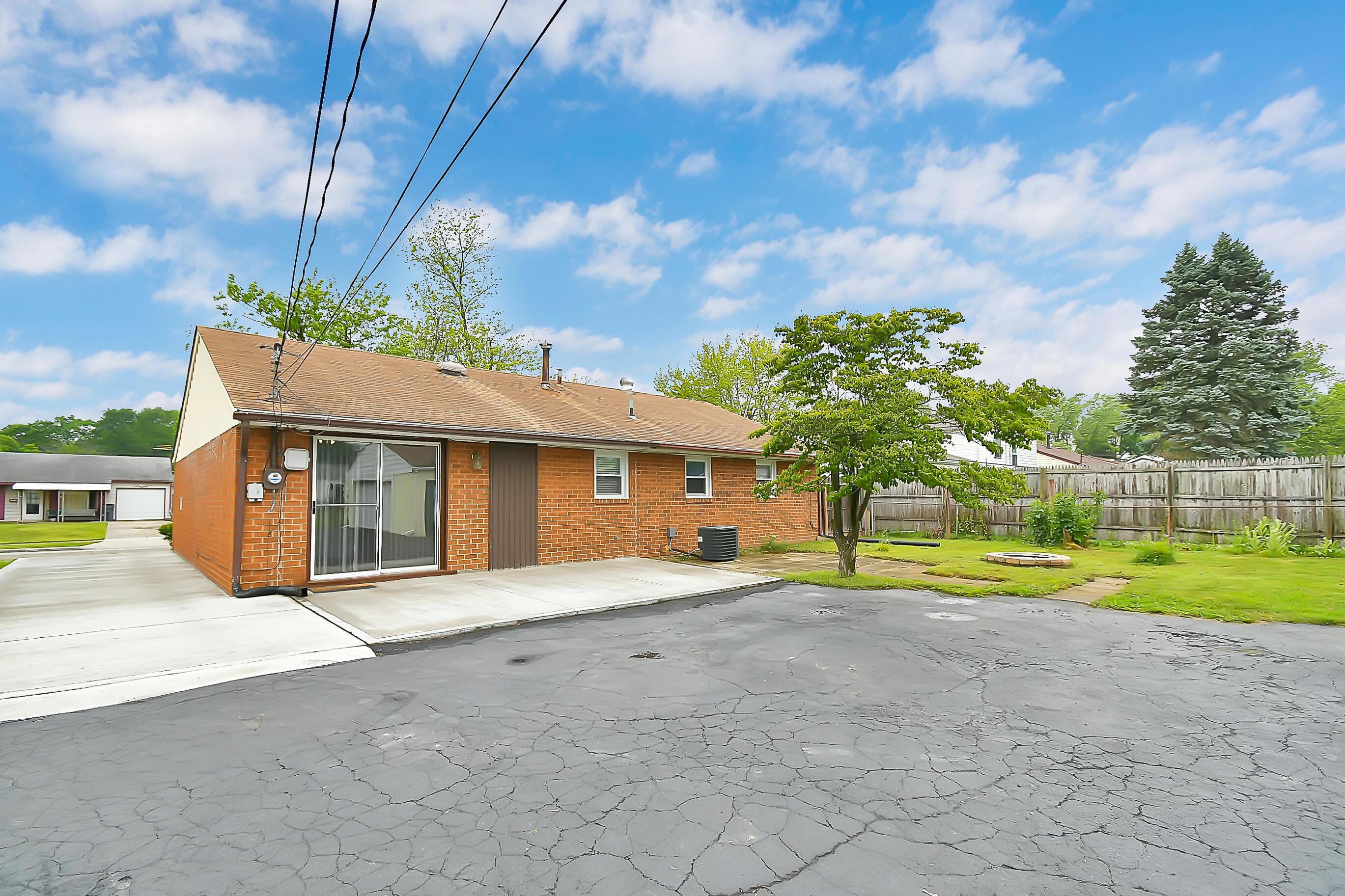 450 Redmond Road Columbus, OH 43228 - Photo 18 of 20 Gallery Image 18