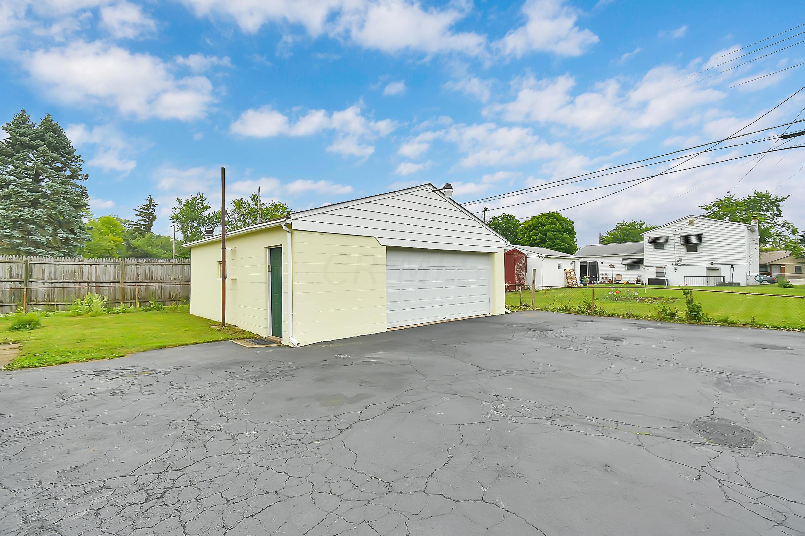 450 Redmond Road Columbus, OH 43228 - Photo 19 of 20 Gallery Image 19
