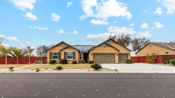 $477,400 | 863 Legacy Drive, Lemoore, CA 93245