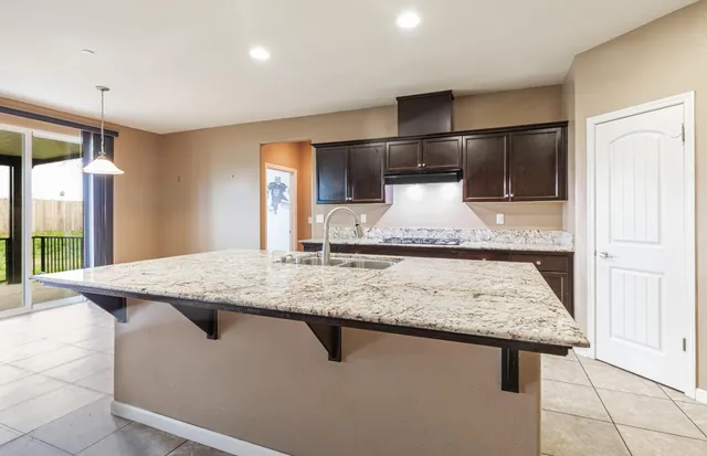 $469,900 | 863 Legacy Drive, Lemoore, CA 93245