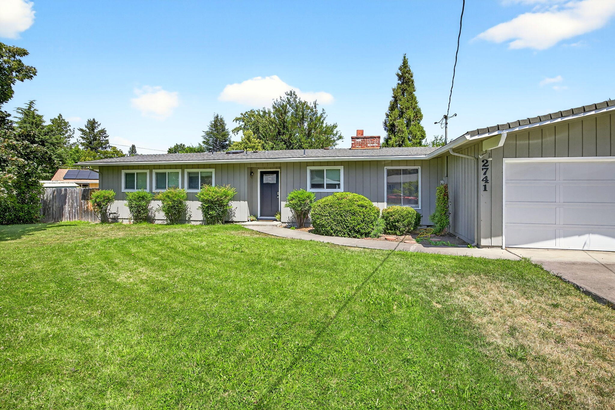2741 Ruth Drive Medford, OR 97504 - Photo 1 of 34 Front View