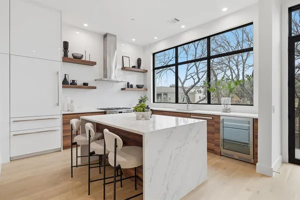 $949,000 | 610 North Oak Cliff Boulevard, Unit 302, Dallas, TX 75208