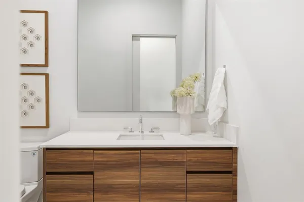 $949,000 | 610 North Oak Cliff Boulevard, Unit 302, Dallas, TX 75208