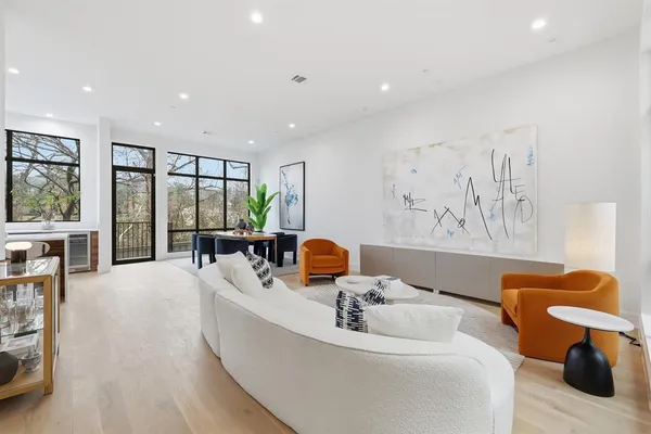 $949,000 | 610 North Oak Cliff Boulevard, Unit 302, Dallas, TX 75208