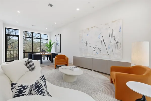 $949,000 | 610 North Oak Cliff Boulevard, Unit 302, Dallas, TX 75208