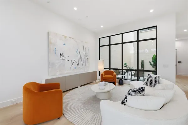 $949,000 | 610 North Oak Cliff Boulevard, Unit 302, Dallas, TX 75208