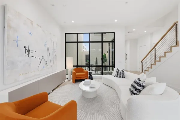 $949,000 | 610 North Oak Cliff Boulevard, Unit 302, Dallas, TX 75208