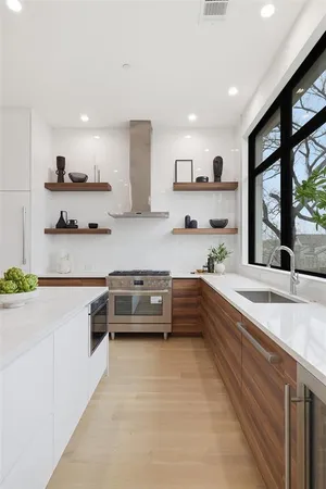 $949,000 | 610 North Oak Cliff Boulevard, Unit 302, Dallas, TX 75208