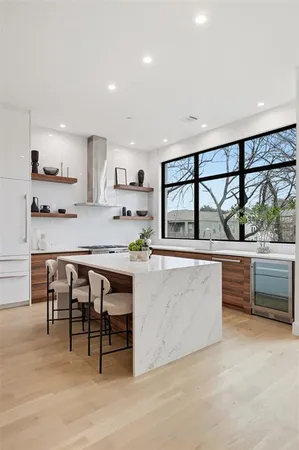 $949,000 | 610 North Oak Cliff Boulevard, Unit 302, Dallas, TX 75208